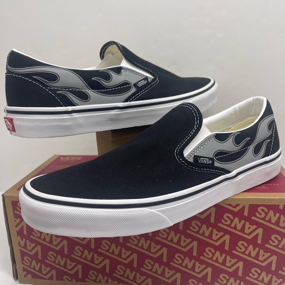 Vans WMNS Classic Slip-On
Reflective Flame Black
VN0A7Q5DBM8
